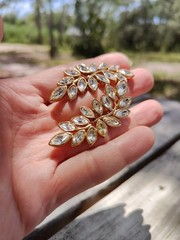 Vintage Kenneth Jay Lane KJL Goldtone Crystal Leaf Rhinestone Clip on Earrings