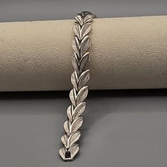 Vintage Crown Trifari Silver Tone Brushed Leaf Link Bracelet 7” Nice Gift
