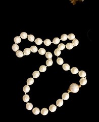 VTG Crown Trifari Ivory Baroque Faux Pearl & Gold-Tone Necklace~1960s