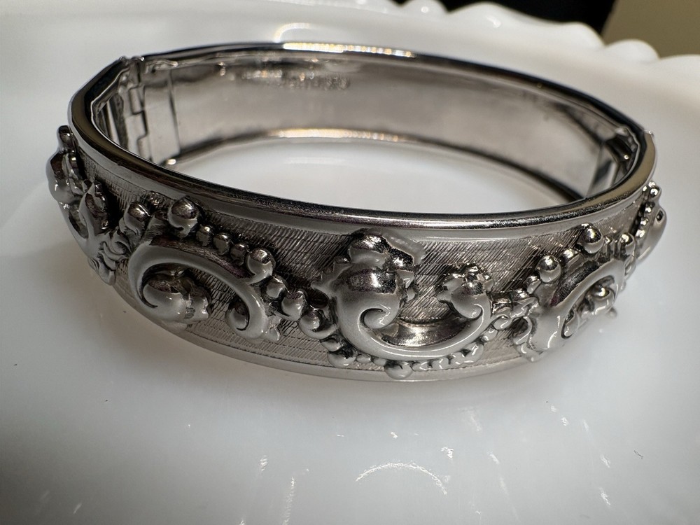 VTG Whiting & Davis Silver Tone 3D Paisley Design Bracelet 6.5-7.25