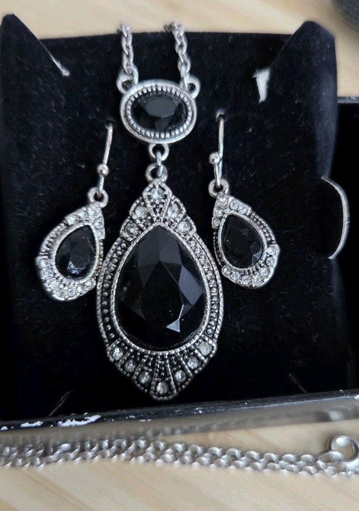 Estate Sale – Vintage AVON Jet Black Embellished Pendant Necklace & Earrings Set