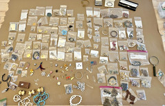 30lb LOT Vintage Jewelry Necklace Brooch Pendant Earrings Bracelet Costume Watch