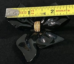 VTG Shiny Black Ribbon/Bow Pin Brooch Lightweight Metal Gold Rhinestone Center