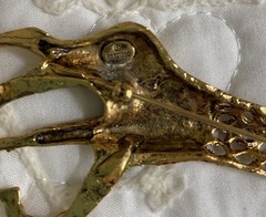 Graziano Brass Giraffe Brooch, beautiful cutwork. 5″ long, beautiful – Signed!