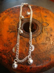 VINTAGE 18K WHITE GOLD PLATED MOON AND BELLS DANGLE BRACELET 9″
