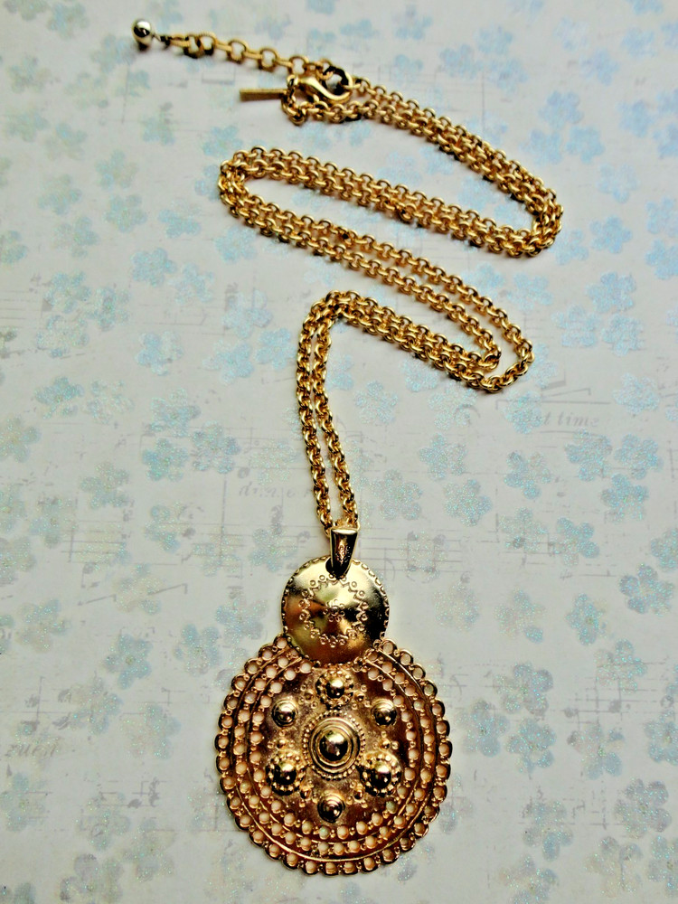 VTG SIGNED CASUAL CORNER GOLDTONE ETRUSCAN STYLE FILIGREE MEDALLION NECKLACE