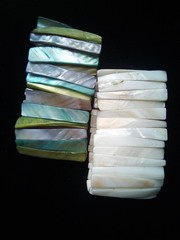 Lot of 2 Vintage Mother-of-Pearl Abalone Shell Stretch Bracelets 1-3/4″ Wide