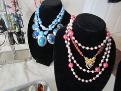 9# Vintage-Now 203pc Costume Jewelry Necklace Earrings Pins Bracelets Lot (Bb14