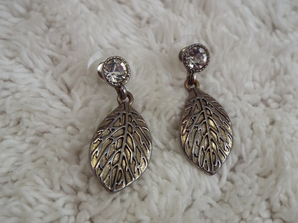 Rhinestone Silvertone Leaf Pierced Earrings (C13)