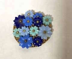 Vtg Miriam HaskellRoundl Brooch Hand Wired Molded Blue Flowers Pin-forget-me-not
