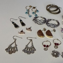 Lot of 14 pairs Pierced Earrings Silver & Gold Tone Hoops Stone Dangles Variety