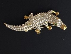 Vintage Alligator brooch gold tone metal w/crystals