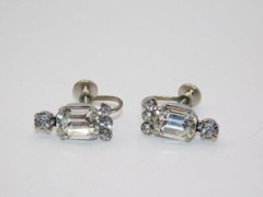 B836-VINTAGE SCREWBACK EARRINGS~SILVER TONE/PRONG SET STONES~3/8″ WIDE