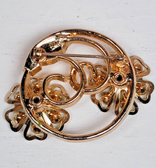 Vintage Coro Green Rhinestone Floral Circle Brooch Gold Tone c. 1950s-1960s