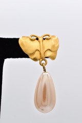 Givenchy Vintage Butterfly Pearl Drop Earrings Brushed Gold Signed 1980s 9D
