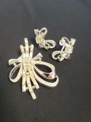 Vintage 1950 Art Decho Rhinestone Tied Ribbon Brooch & Earings Stamped Anthony