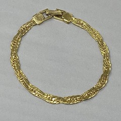 Gold Tone Flat Chain Woven Bracelet Textured Fold Over Clasp Everyday Work 7.25″