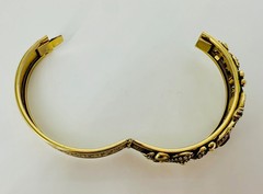 Vintage Avon 1974 Queensbury Victorian Style Purple Rhinestone Hinged Bracelet