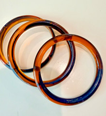 Vintage 1960s/1970s Rootbeer Tortoiseshell Lucite Bangle Bracelets – Stack of 3