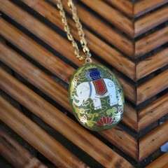 VINTAGE 2” Oval Cloisonné Elephant Necklace Pendant White/Blue/Red/Green Enamel