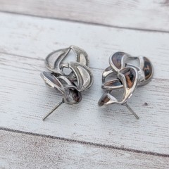 Vintage Earrings for Pierced Ears Brown Tones Linking Circles