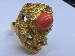 VINTAGE GOLD TONE FAUX CORAL CRYSTAL TEXTURED COCKTAIL FREE FORM RING SIZE 7.5