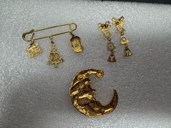 Lot Of 3 VTG Christmas Gold-Tone Joy Bow Dangle Earrings & Brooch Pin Moon Santa