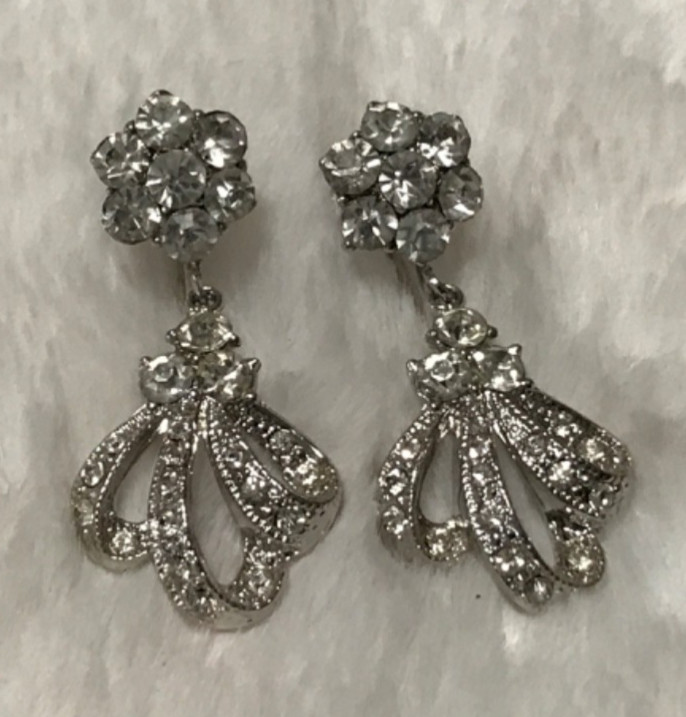 Vintage Rhinestone Screw Back Earrings Silver Tone Dangle Chic Glamorous