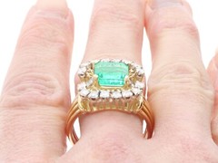 2.68Ct Colombian Emerald and 0.80Ct Diamond, 18k Yellow Gold Cocktail Ring
