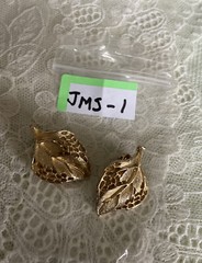 Vintage Gold Tone Leaf Clip On Earrings Jewelry JMS-1