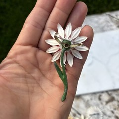 PRETTY IN PINK VINTAGE 60s ENAMEL FLOWER DAISY ON STEM METAL BROOCH ✨