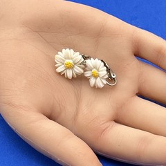 Vintage Daisy Jewelry Set Upcycle Brooch Clip On Earrings