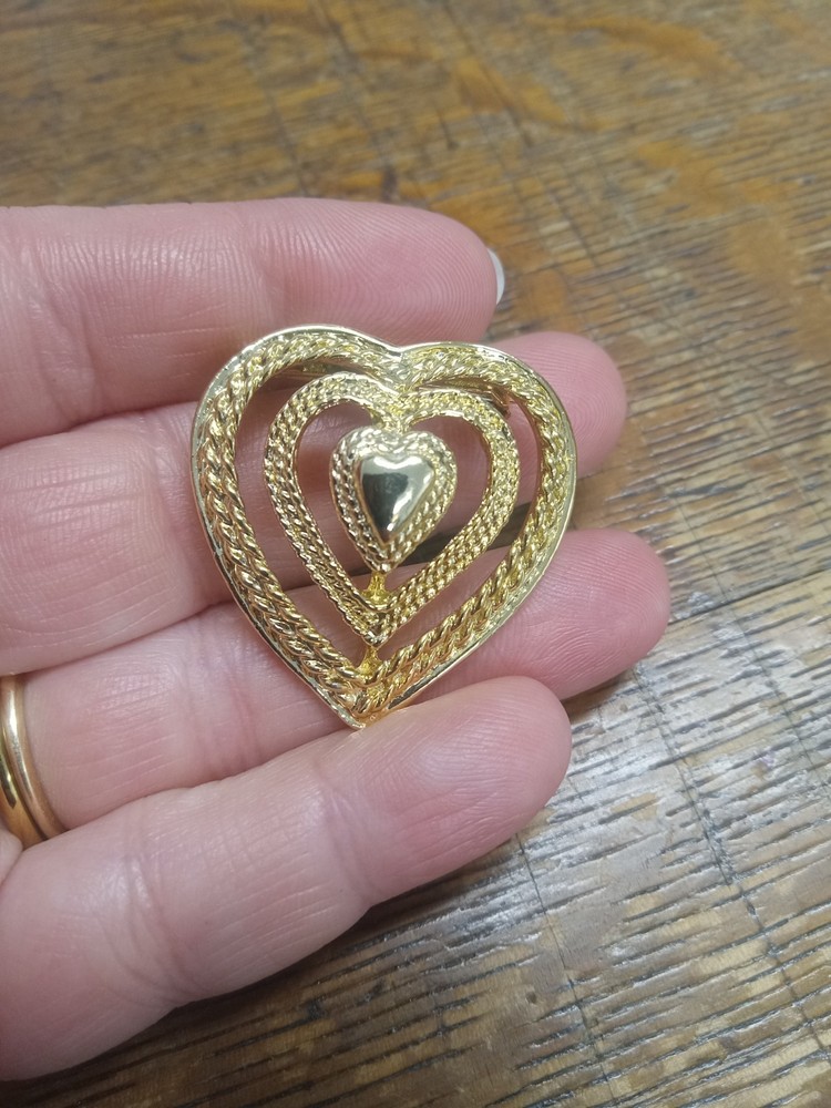 Vintage Triple Heart Brooch Pendant Gold Tone Love Pin Signed Gerry’s