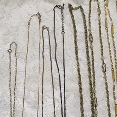 Vintage 9 Nekclace lot Gold Tones Various Pendants Chain Beads Tassel Vtg to Mod
