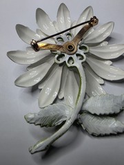Vintage Enamel Daisy Brooch Pin With Green Stem 2.5″