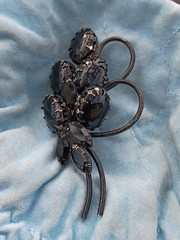 Vintage Weiss Black Rhinestone Floral Spray Brooch Pin Collectable