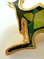 Vintage Australian Opal Kangaroo Brooch Gold Tone Black Enamel Souvenir Pin 1.5″