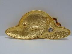 Vintage Tona Lady’s Hat Bow Clear Rhinestone Brooch Pin Gold Tone