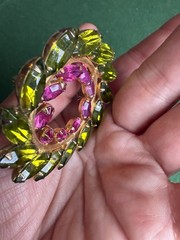vintage unbranded pink&green rhinestone round brooch pin gold tone