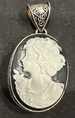 VTG Resin Sterling Left Facing Black & White Cameo Pendant Costume Jewelry