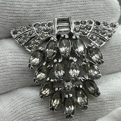 Classic 1930s Art Deco Dress Clip #802