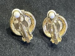 Vintage Faux Pearl Cabochon/Goldtone Metal Clip On Earrings – Costume Jewelry 1”