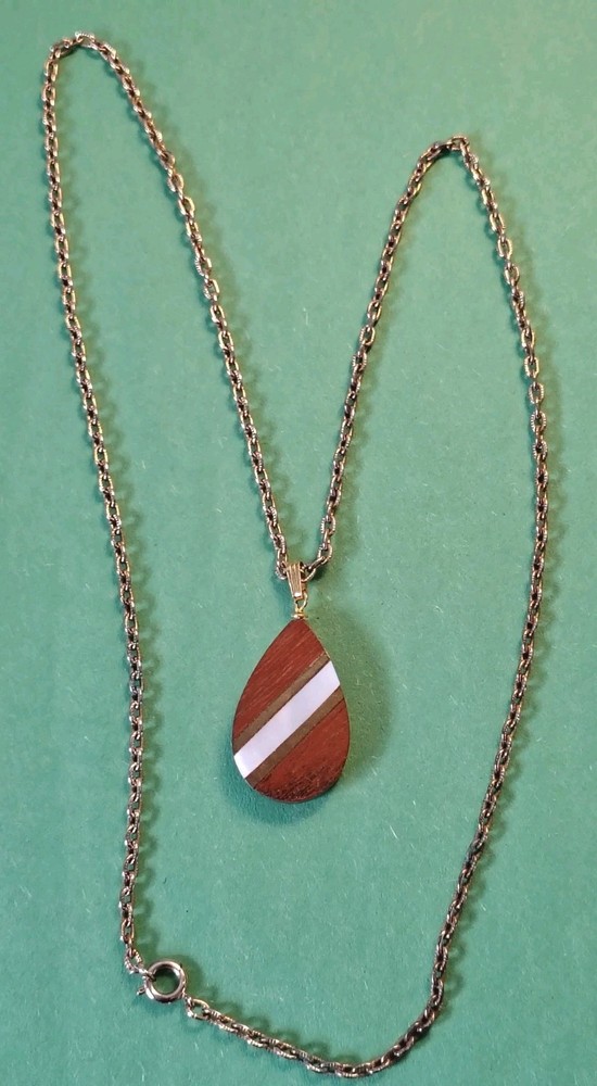 Vintage Inlaid MOTHER OF PEARL & WOODEN Pendant And Necklace in Gold Tone