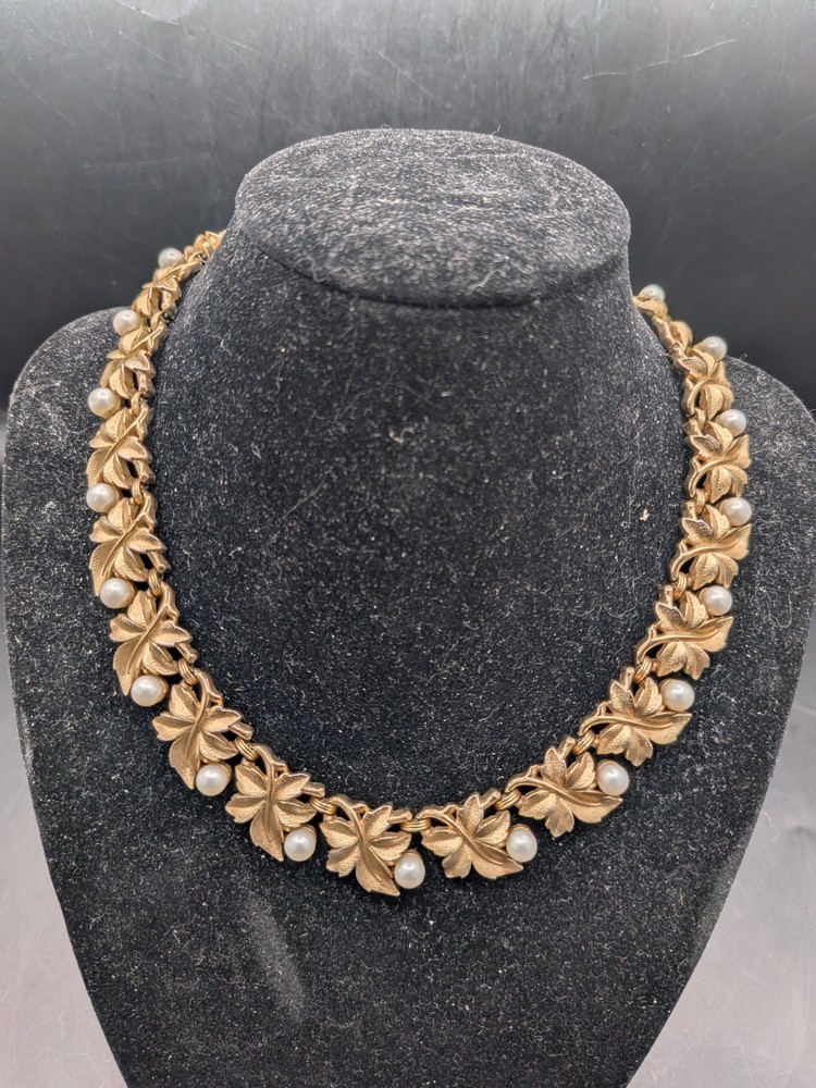 Vintage Crown Trifari Gold Tone Maple Leaf Faux Pearl Necklace Signed Botanical