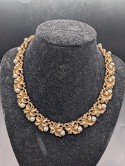 Vintage Crown Trifari Gold Tone Maple Leaf Faux Pearl Necklace Signed Botanical