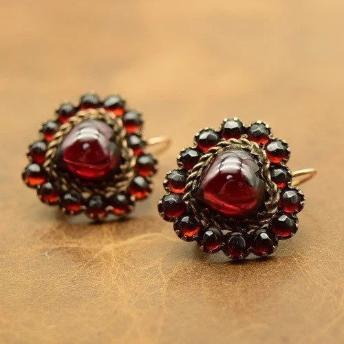 Vintage Unbranded Garnet Heart Motif Earrings (Almandine Garnet) F012