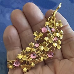 Trifari Floral 3.25″ Spray Brooch Pin GoldTone Pink Gripoix Cabochons GX30