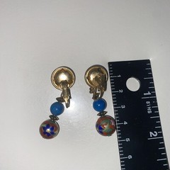 Vintage Gold Tone And Floral Bead Dangle Drop Earrings Clip On Retro Costume