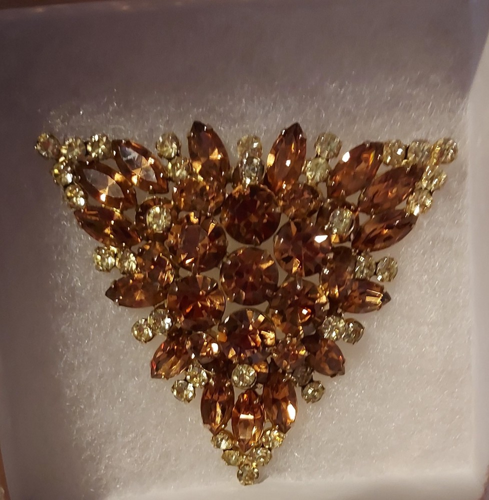 Vintage Juliana D&E Large Rhinestone Brooch Beautiful Goldtone 3″×3″