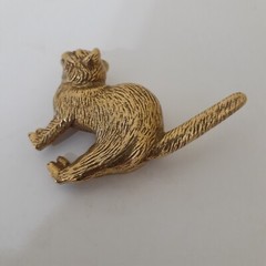 Vintage Signed MMA Metropolitan Museum Art Gold Tone Suprised Cat Brooch Pin
